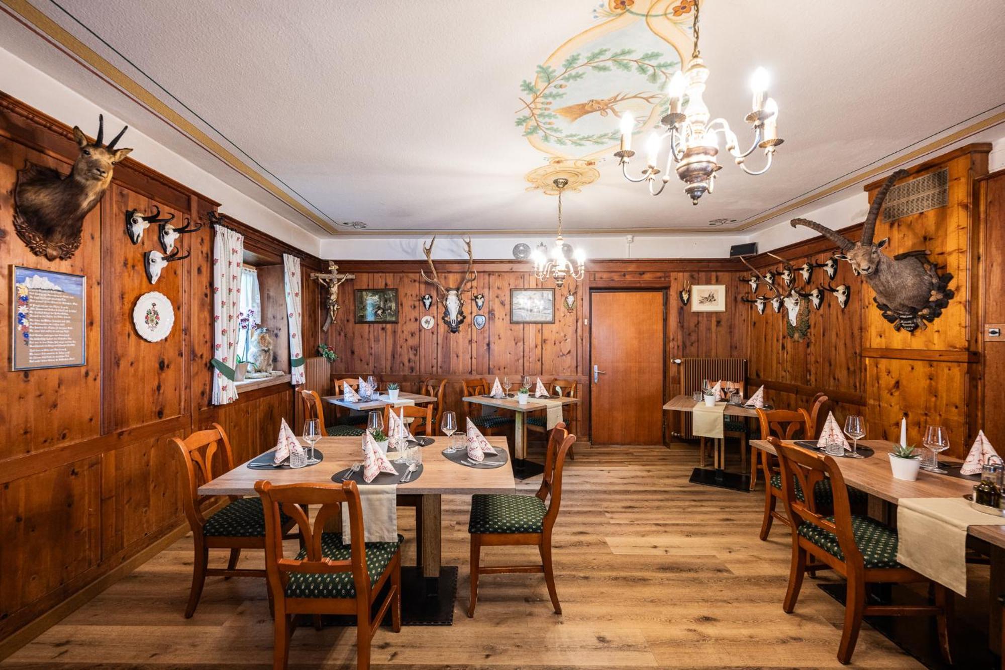 Gasthof Albergo Dolomiten Prags Eksteriør billede