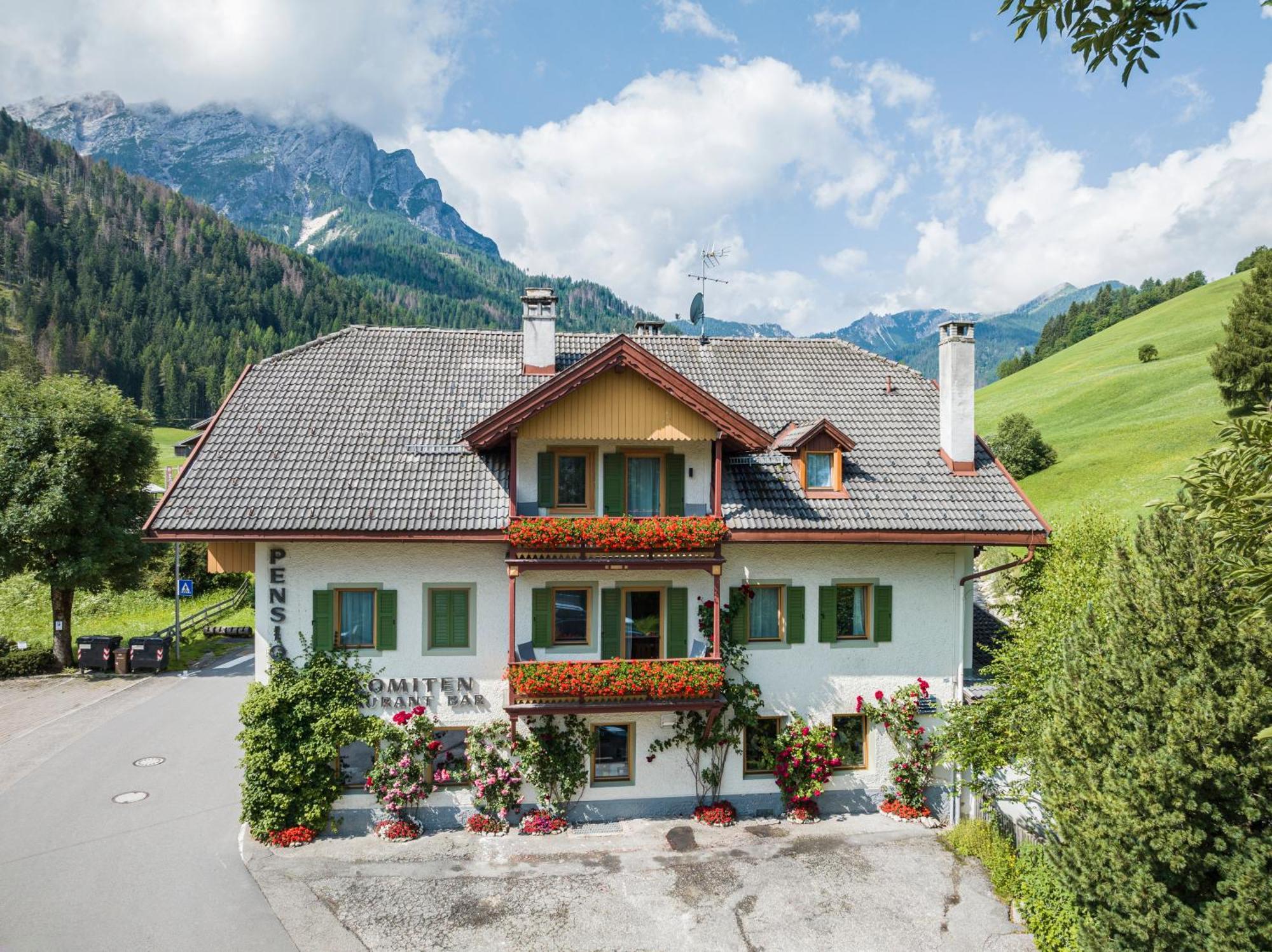 Gasthof Albergo Dolomiten Prags Eksteriør billede