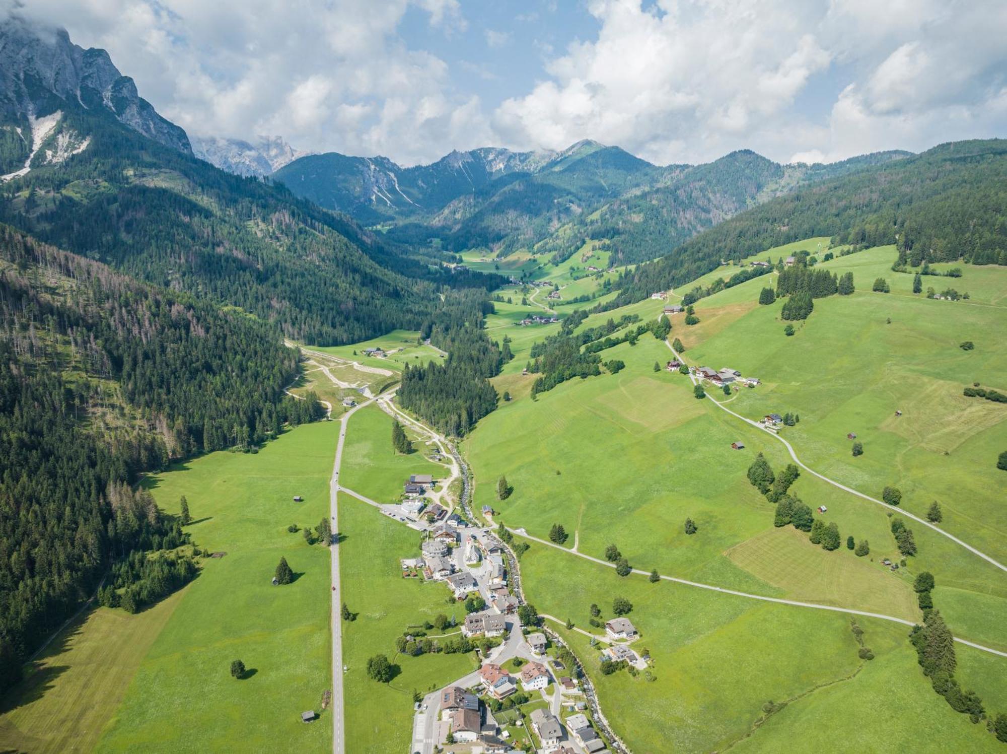 Gasthof Albergo Dolomiten Prags Eksteriør billede