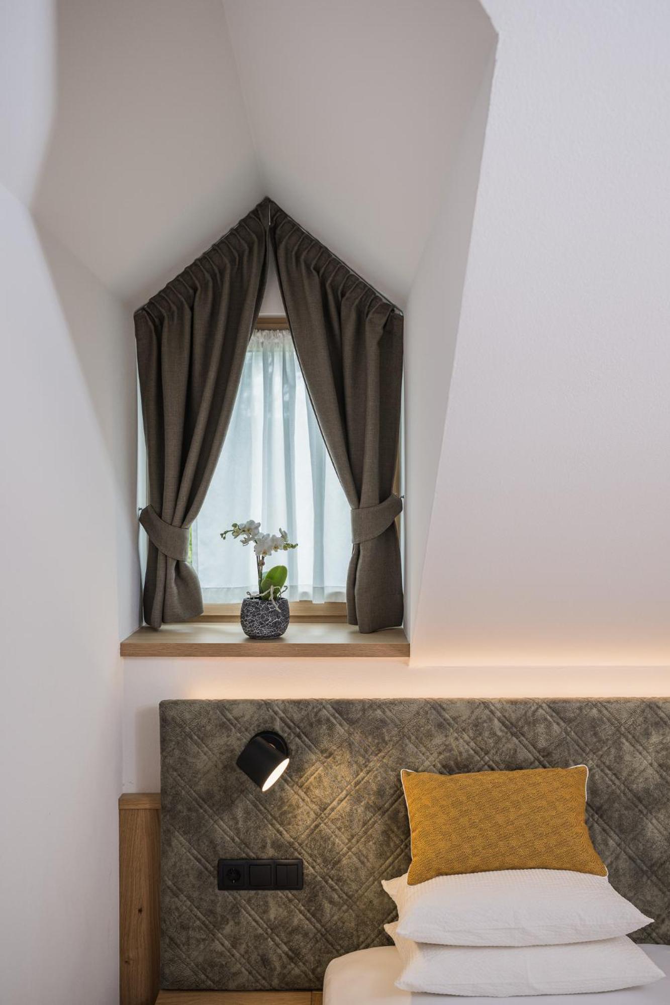 Gasthof Albergo Dolomiten Prags Eksteriør billede