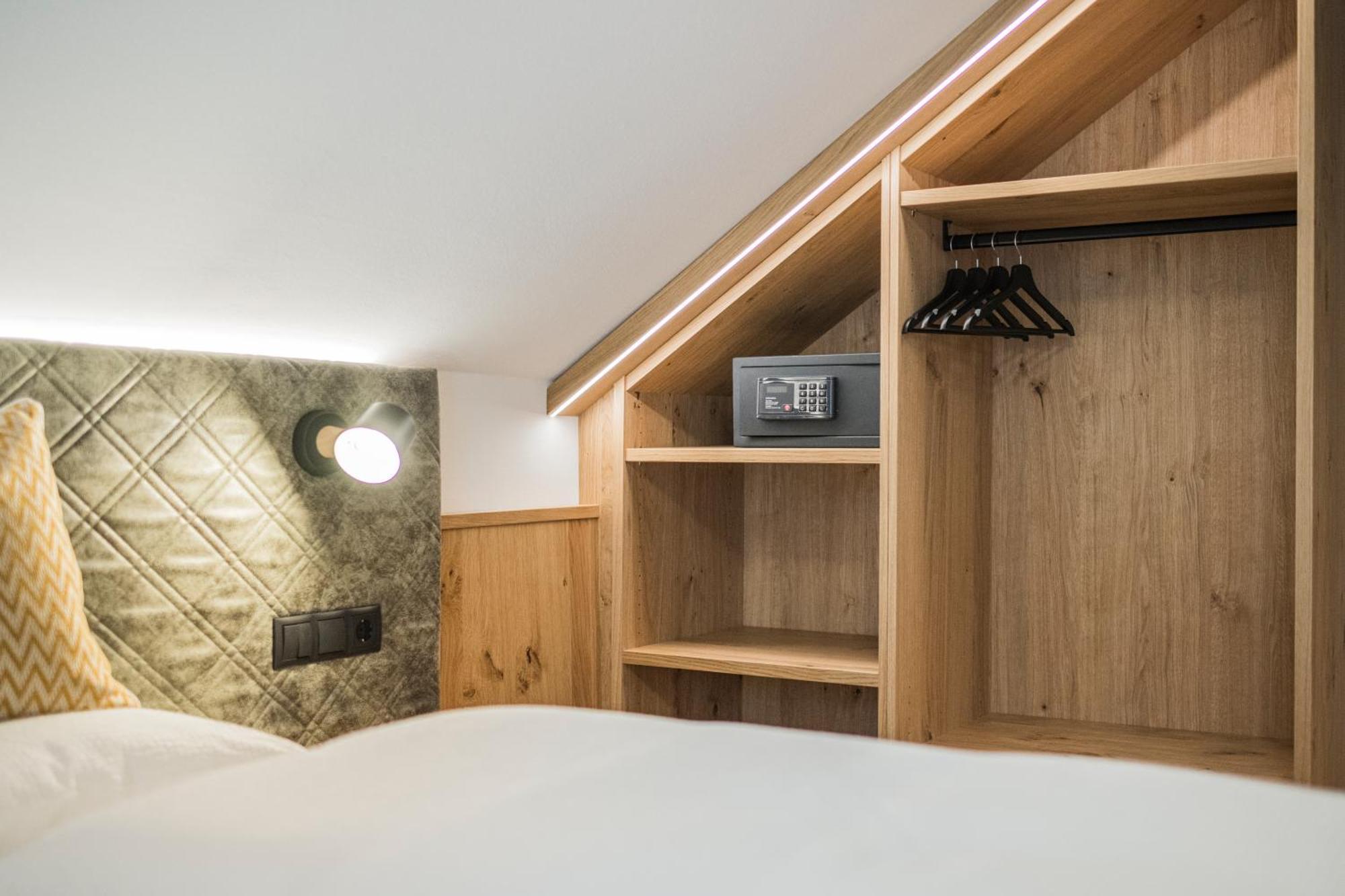 Gasthof Albergo Dolomiten Prags Eksteriør billede