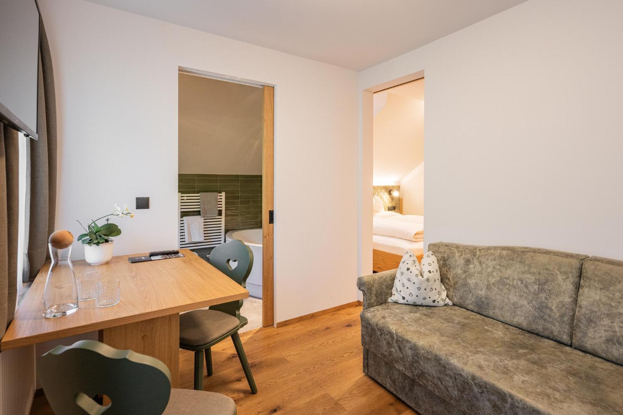 Gasthof Albergo Dolomiten Prags Eksteriør billede