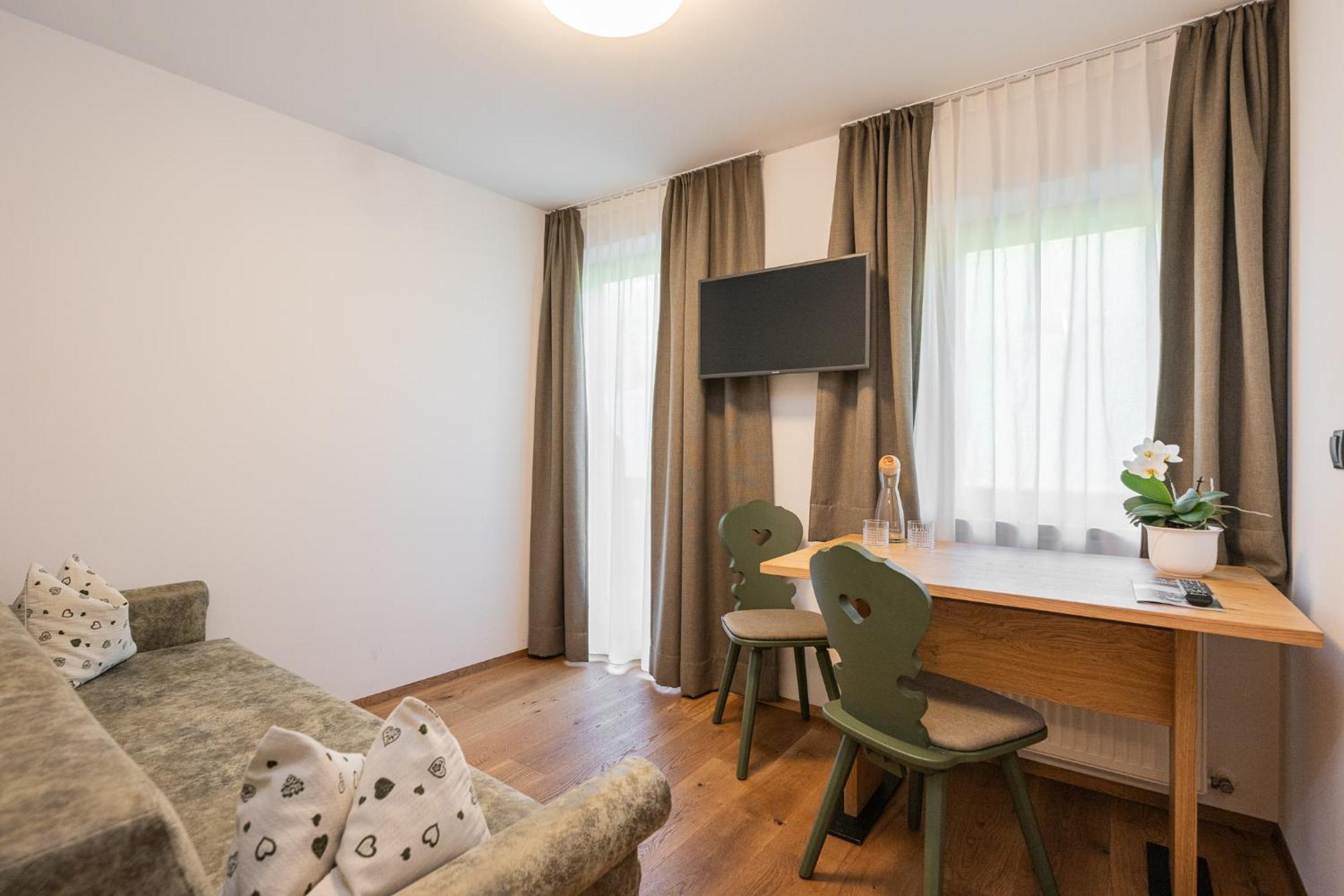 Gasthof Albergo Dolomiten Prags Eksteriør billede